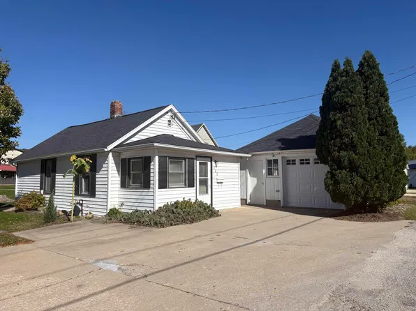 202 State St, Decorah, IA 52101