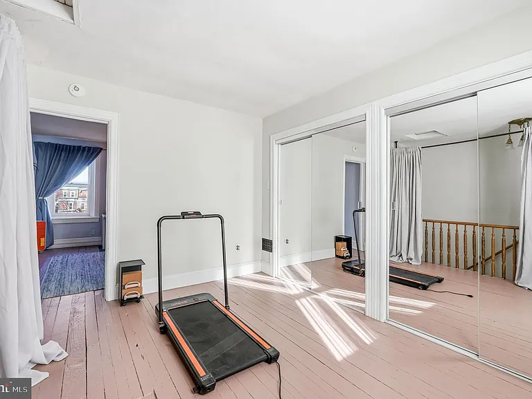 346 E Union St — Photo 33