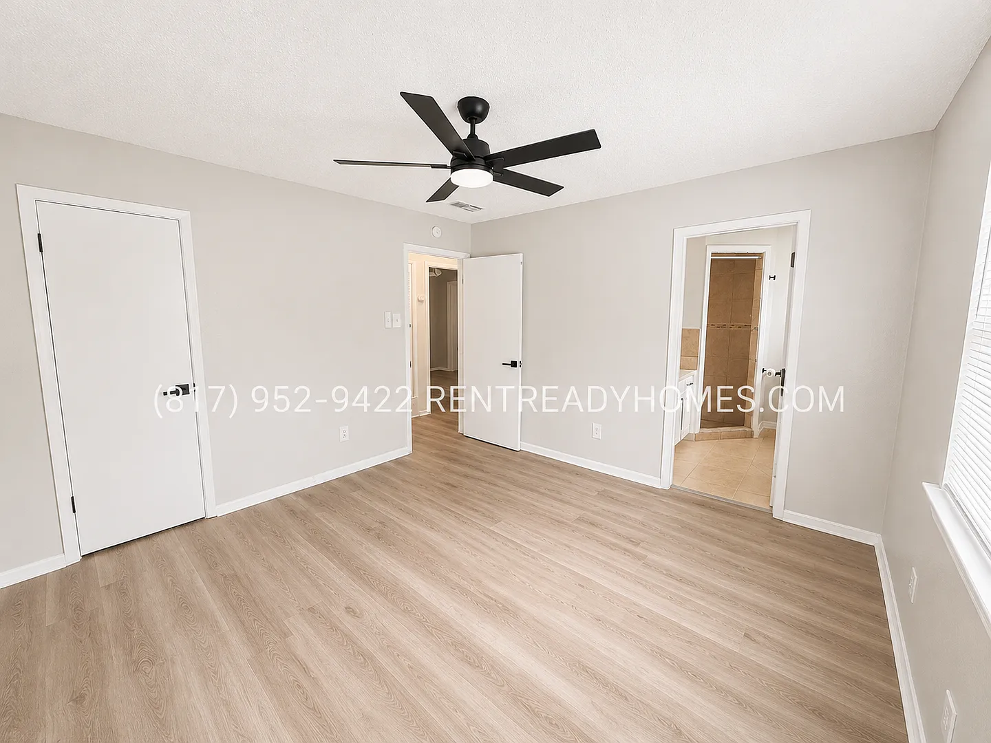 736 Cheltenham Dr - Spacious 3-Bedroom Everman Rental with Garage and Large Backyard — Photo 4