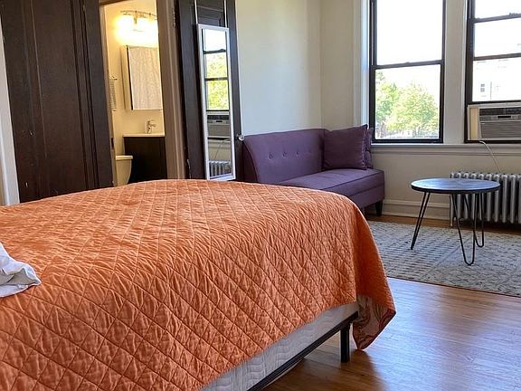 3rd image of 4505 N Lincoln Ave APT 2E
