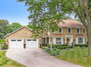 3013 Ridgeview Ct, Green Bay, WI 54301