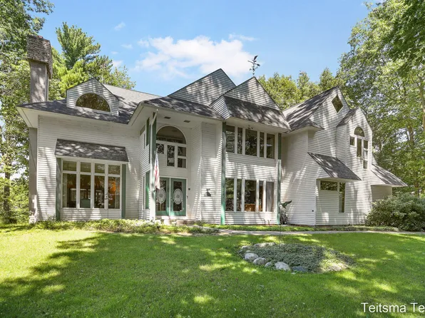 16051 Baird Dr, Spring Lake, MI 49456