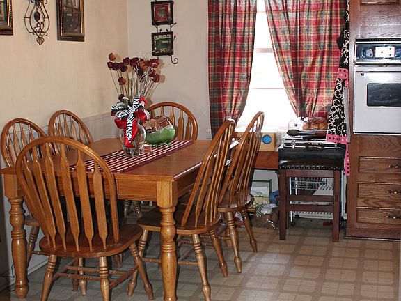 4th image of 11 Camelia Ln