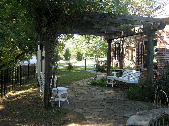 3rd image of 984 Hurricane Creek Cir