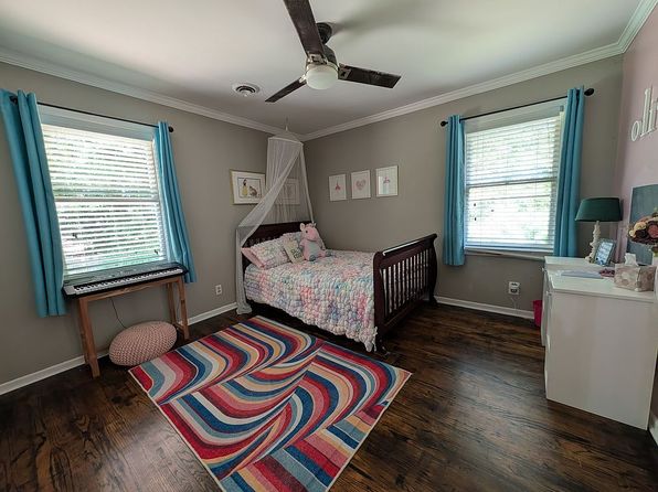 400 Bradley Ct