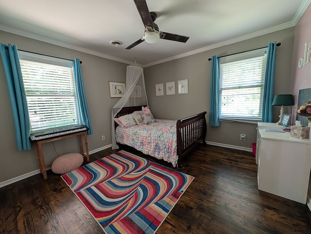 400 Bradley Ct - Property Image