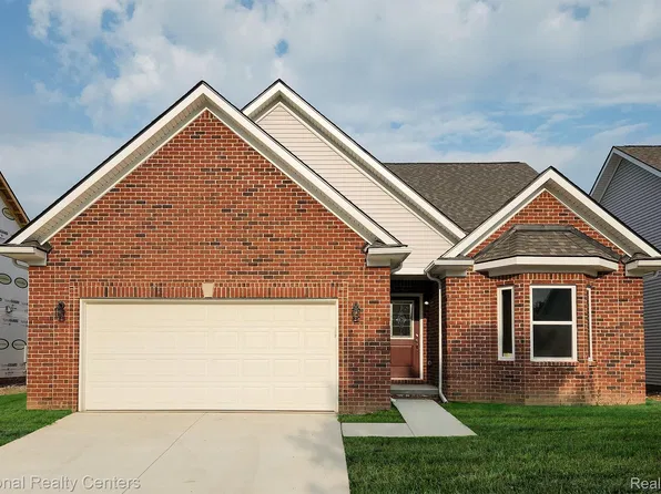 360 Devonshire Move In Ready Dr, Lapeer, MI 48446