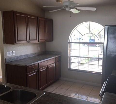 5th image of 825 SW 48th Ter #827