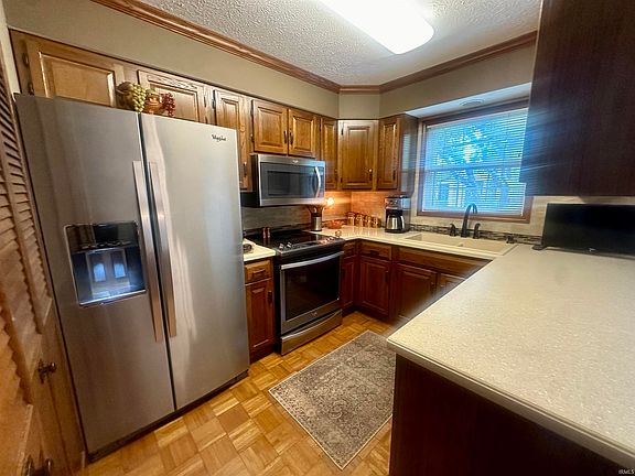 4th image of 1800 Twin Oaks Ln