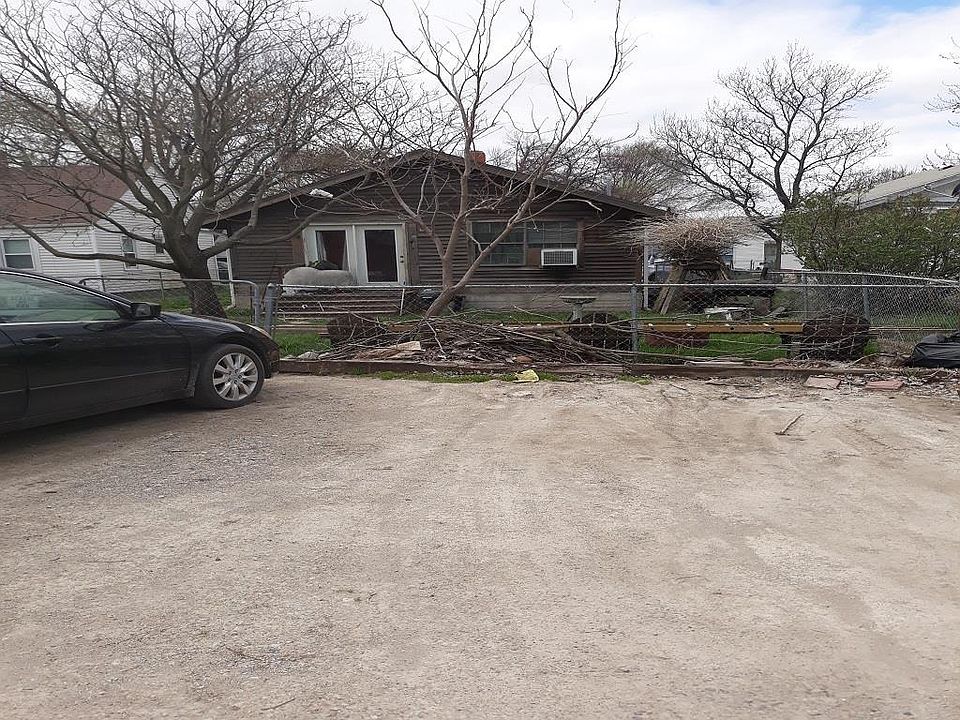 2nd image of 6217 Grant St