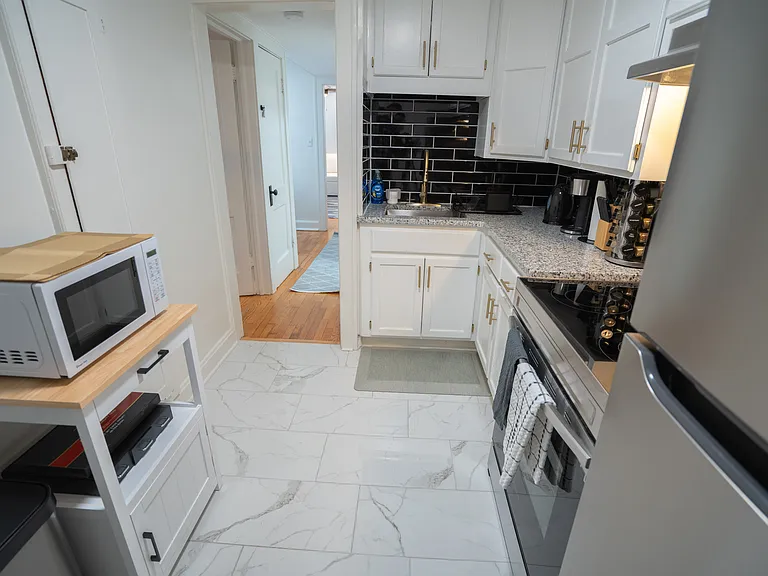 1111 W 41st St #1W — Photo 16