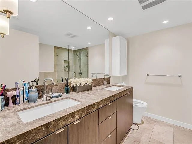 112 E 13th St #602 — Photo 15