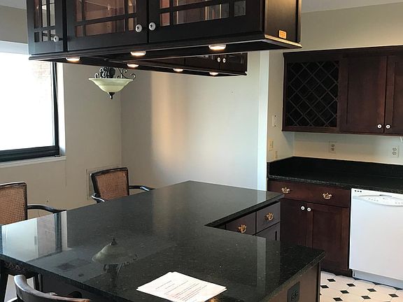 3rd image of 1805 Crystal Dr APT 609