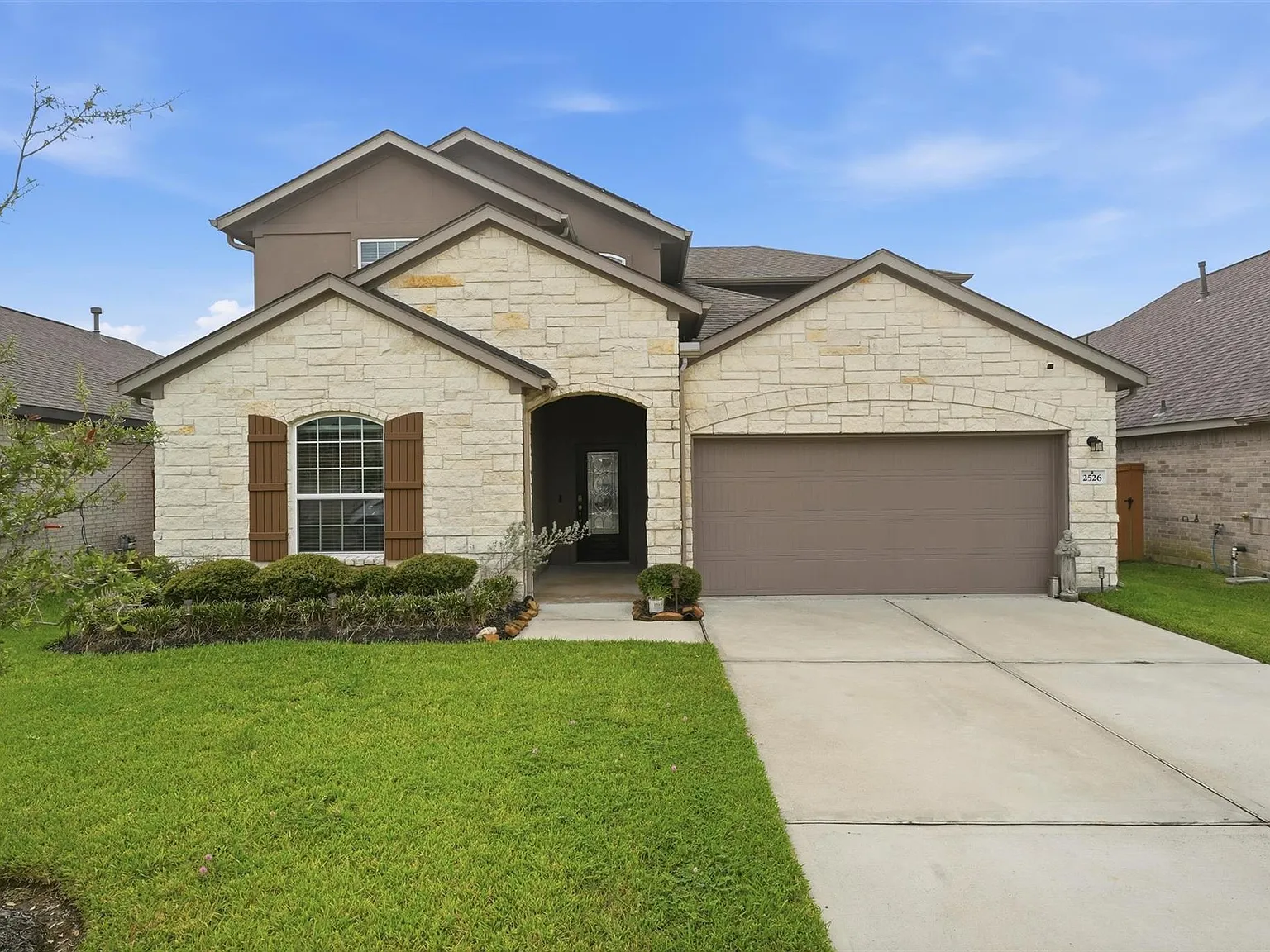 4 bed, 3.0 bath, 2683 sqft, $2,600 — Photo 1