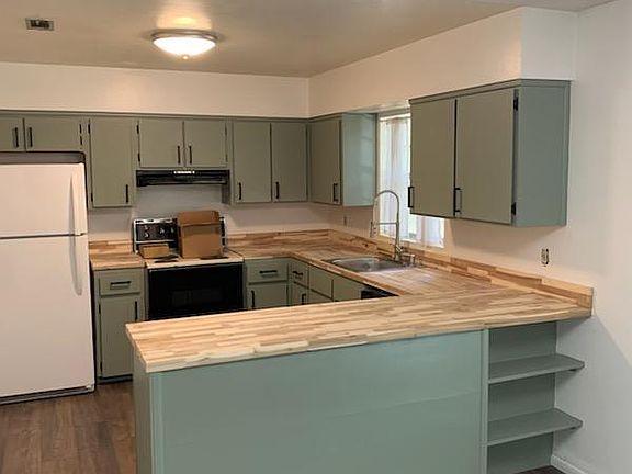 New updated kitchen, New flooring.
