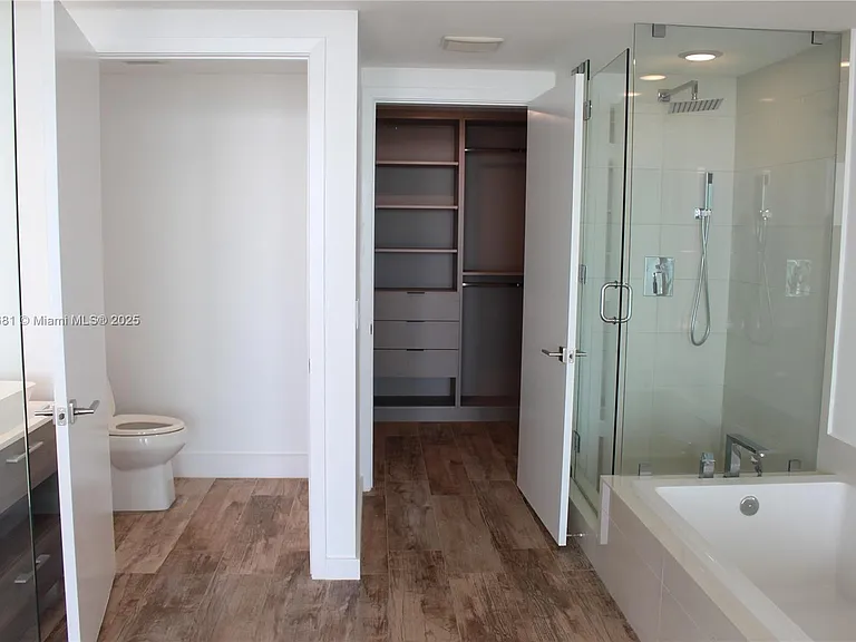 650 NE 32nd St #3703 — Photo 6