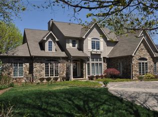 29202 Lake Rd, Bay Village, OH 44140