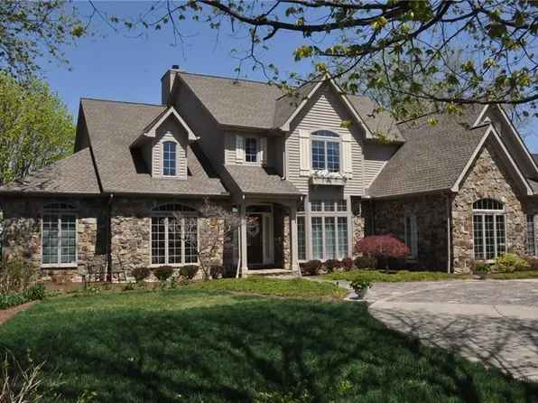 29202 Lake Rd, Bay Village, OH 44140