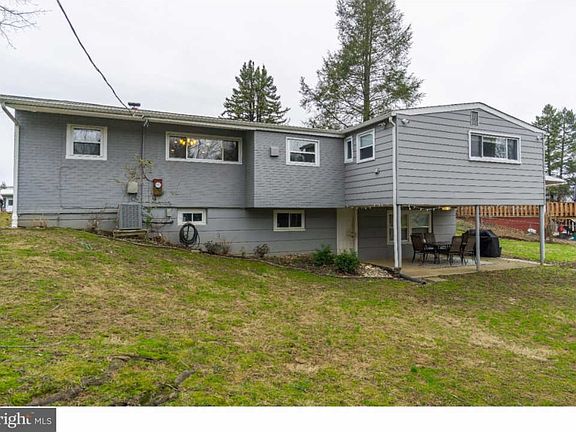 3rd image of 20 Sherwood Ln