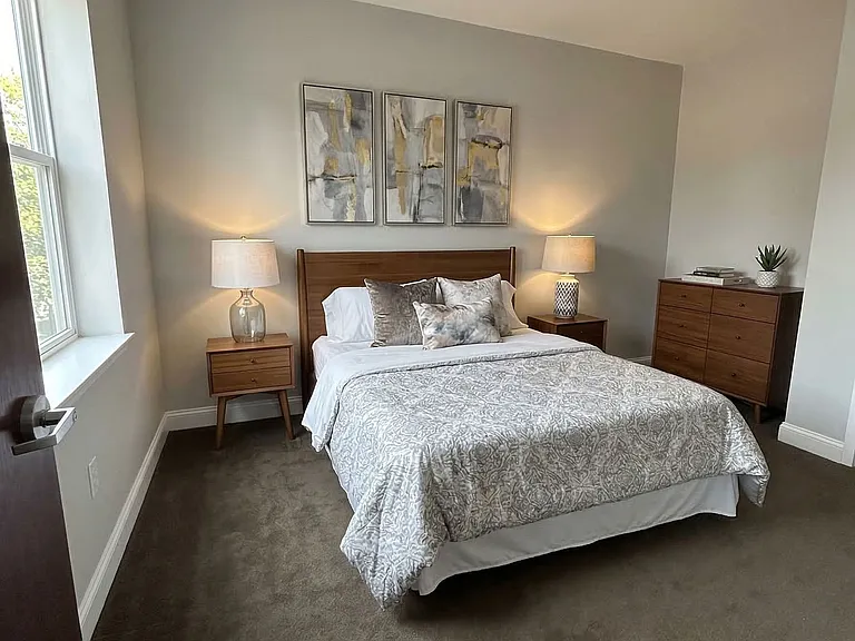 Farmington Avenue Apartments — Photo 11