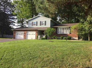 799 Huntingdon Dr, Niskayuna, NY 12309