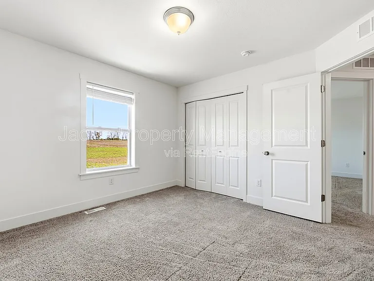 9424 Snow Valley Dr SE — Photo 16