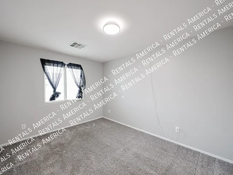 4563 E Oxford Ln — Photo 48
