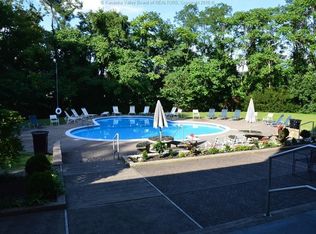 1800 Roundhill Rd, Charleston, WV 25314