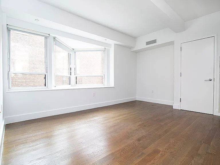432 W 52nd St #6E — Photo 3