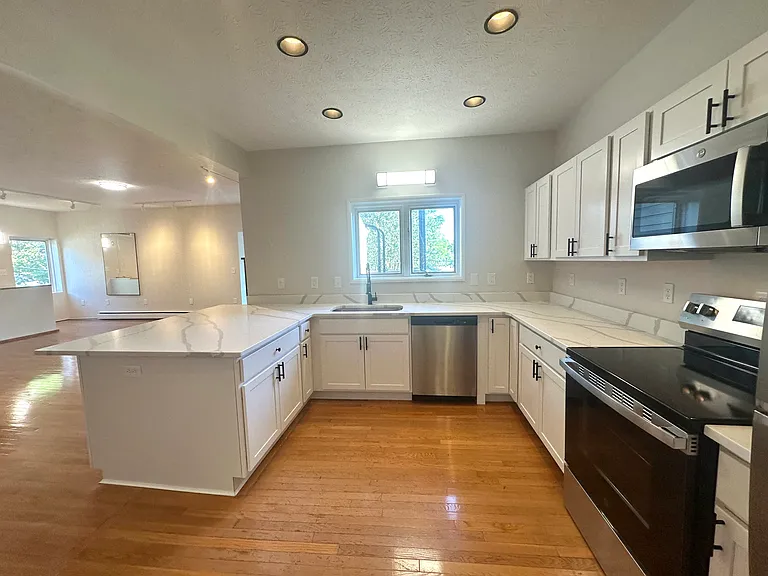 424-426 Broadway #D — Photo 4