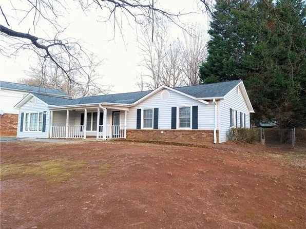 212 Natalie Ln, King, NC 27021