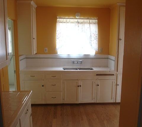5th image of 206 E Hermosa St