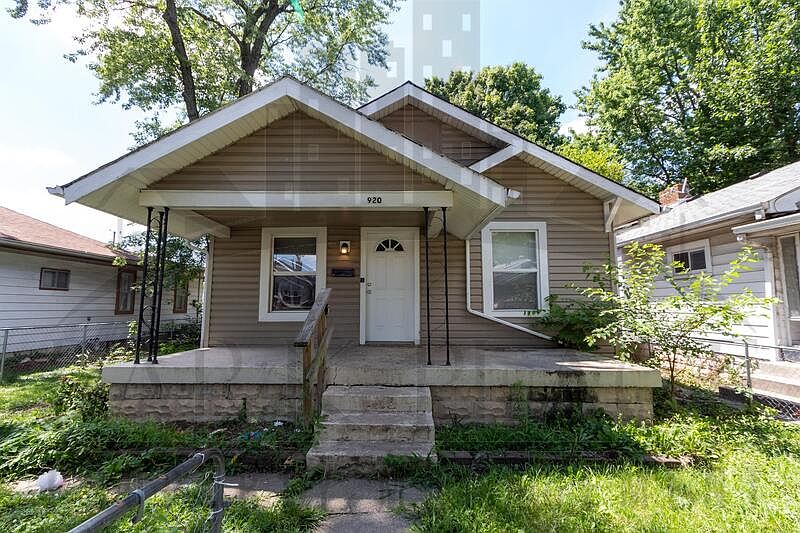 1st image of 920 N Bradley Ave