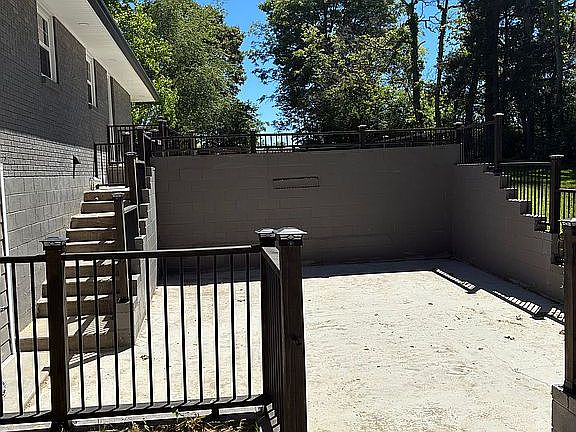 4th image of 203 Powell Ave