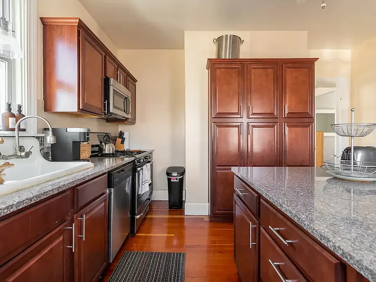 25 Hudson St #2 — Photo 6