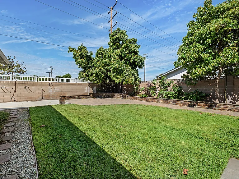 16002 Warren Ln — Photo 53