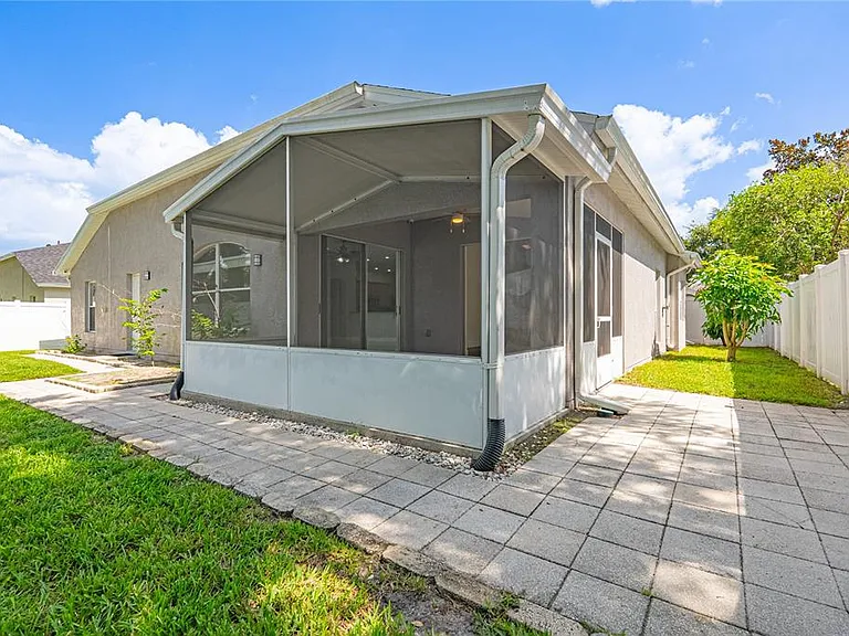1914 Samantha Ln — Photo 42