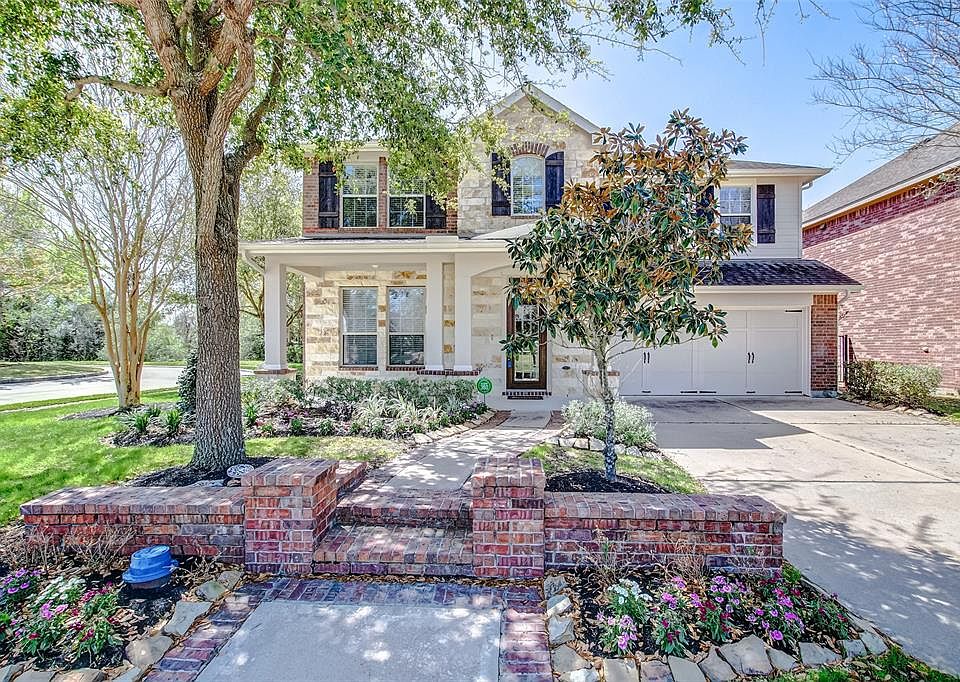 Welcome to 18303 Pin Oak Bend!