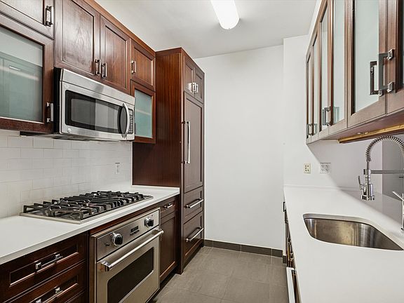 4th image of 205 W 76th St #9K