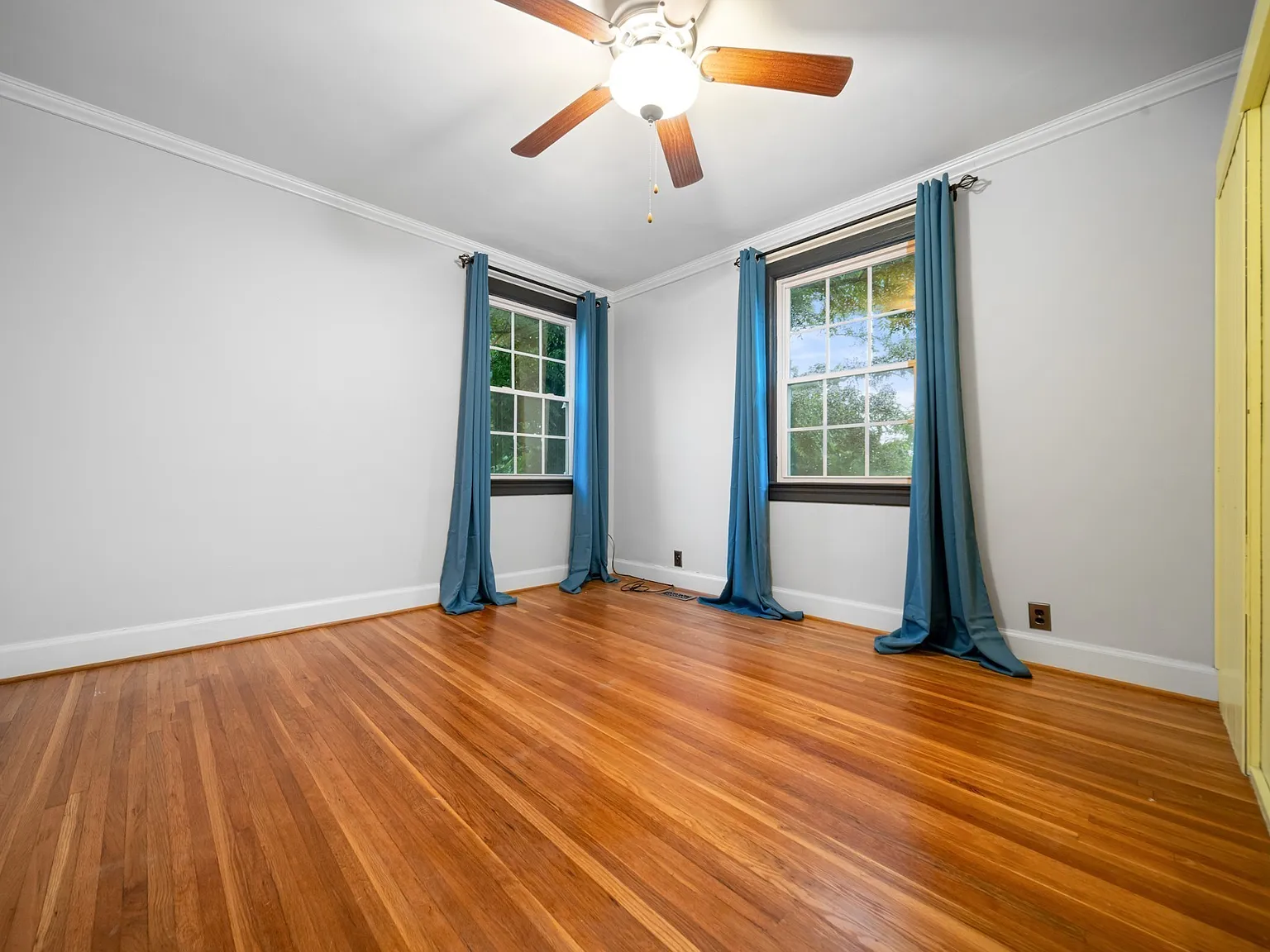 3 bed, 2.0 bath, 2358 sqft, $1,950 — Photo 2