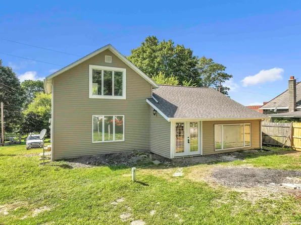 207 S Center St, Larwill, IN 46764