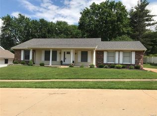 15458 Clover Ridge Dr, Chesterfield, MO 63017