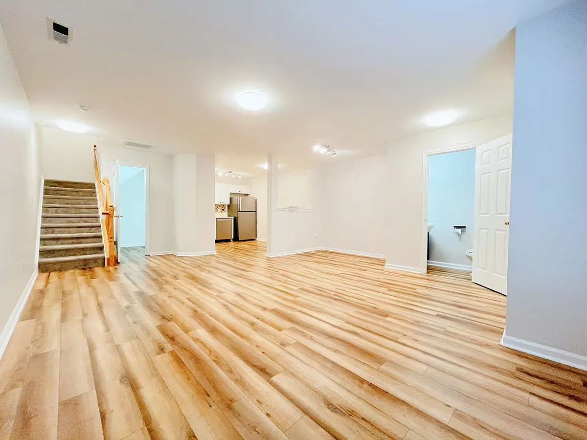Building Photo - 3040 Barrymore St #108