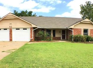 912 Pine Oak Dr, Edmond, OK 73034