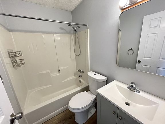 4th image of 2605 Terrace Ave #11