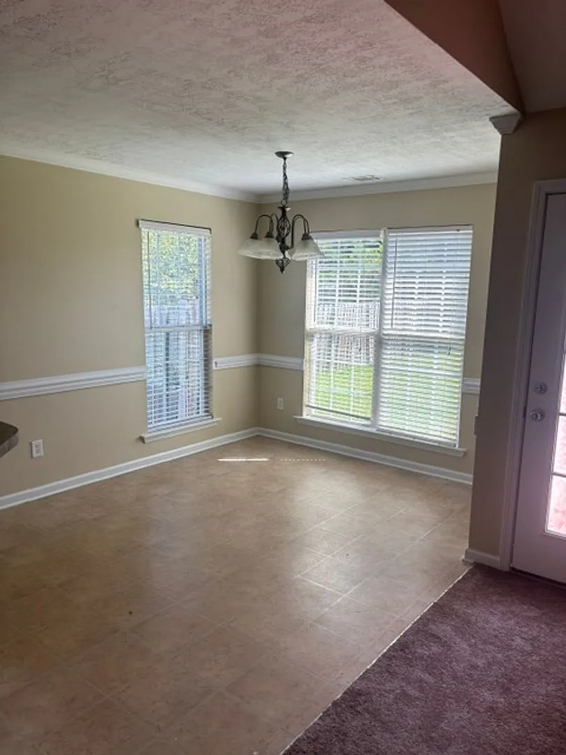 Available Now! - 452 Lory Lane — Photo 4