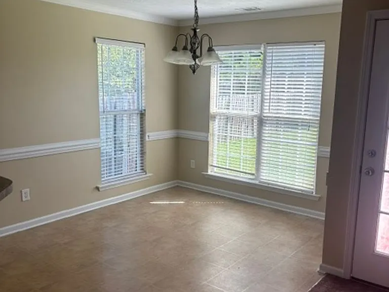 452 Lory Ln — Photo 4