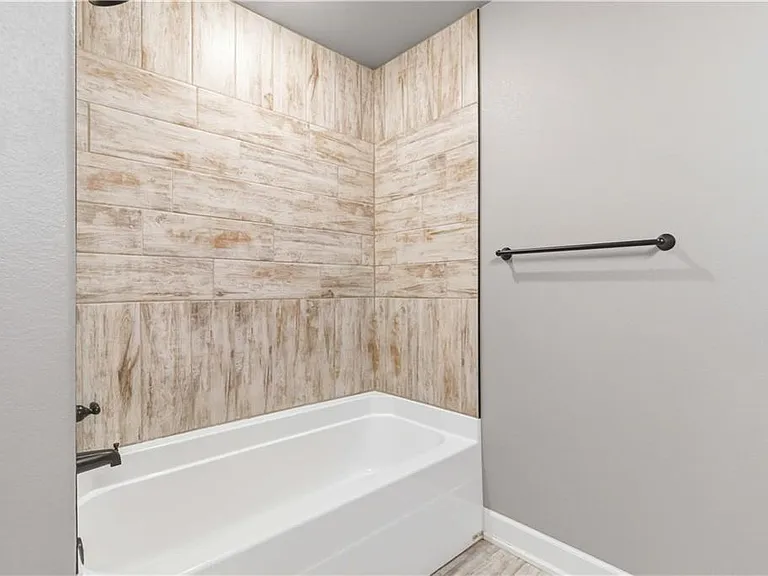 1340 Sweetbriar Cir — Photo 24