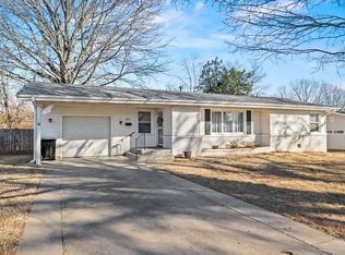1865 E Edgewood St, Springfield, MO 65804