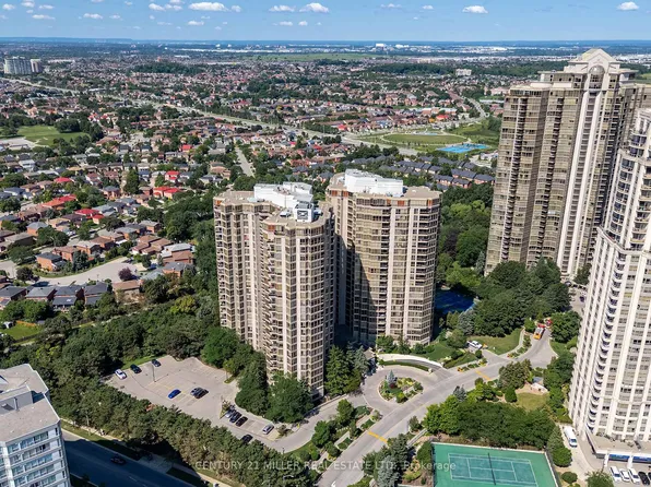 55 Kingsbridge Garden Cir #909, Mississauga, ON L5R 1Y1